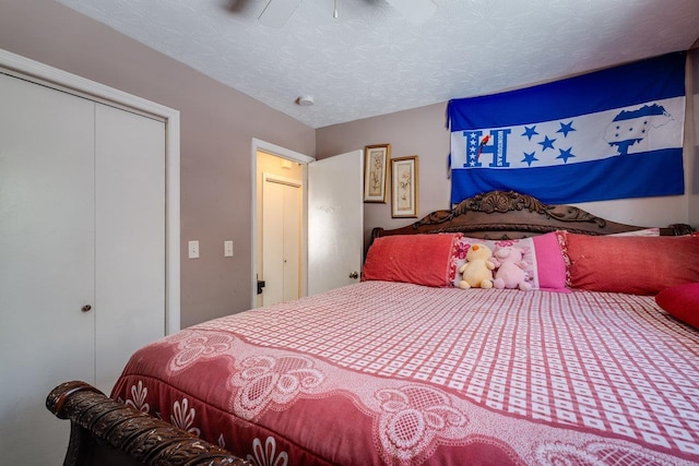 bedroom with ceiling fan, a closet, and a textured ceiling