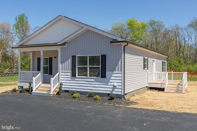 view of front of house with crawl space and covered porch