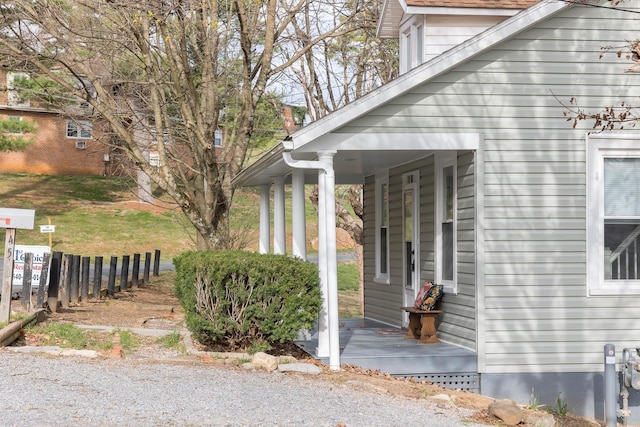 property entrance with covered porch