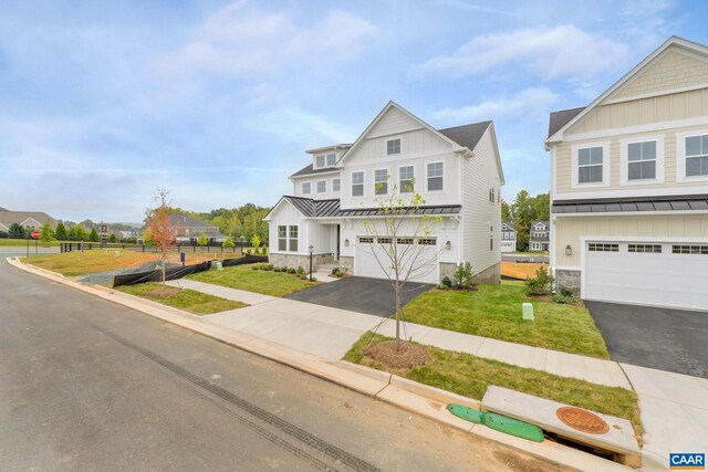 view of front facade with a garage and a front yard