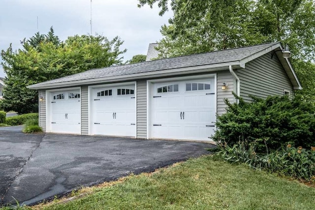 view of detached garage