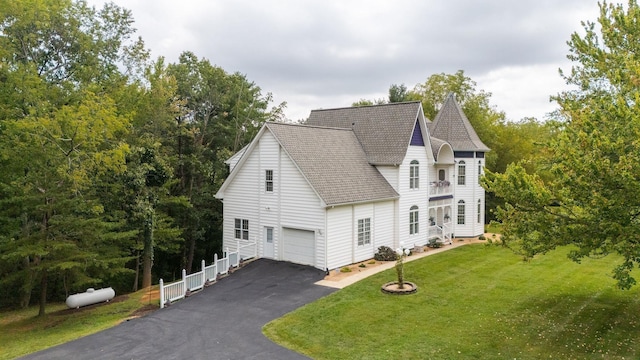 view of front facade with a garage and a front yard