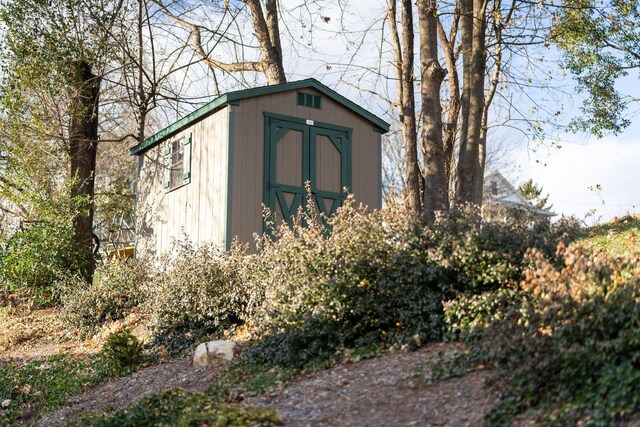 view of outbuilding