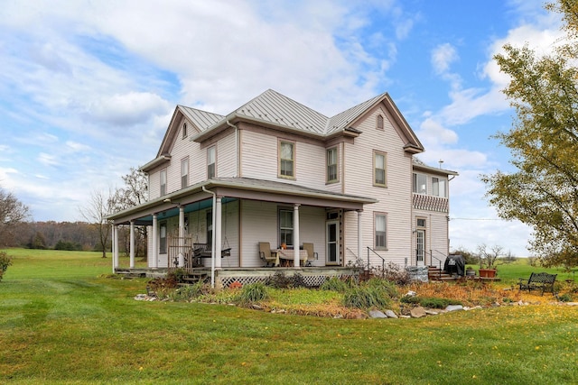 view of front of house featuring a porch and a front lawn