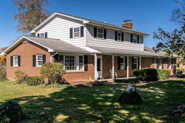 view of front of house with a front lawn