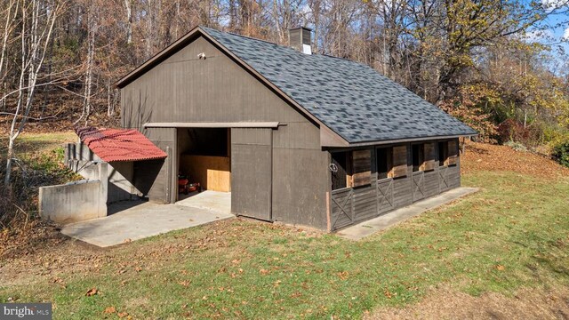 view of outdoor structure featuring a yard