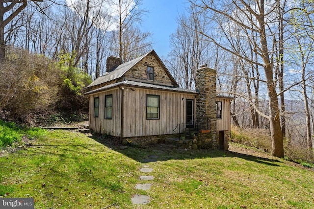 exterior space featuring a lawn