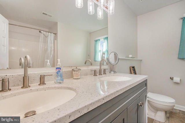 bathroom with a shower with curtain, vanity, and toilet