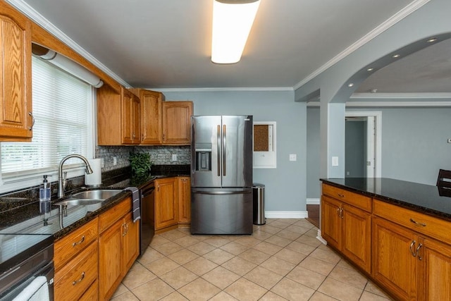 kitchen with sink, tasteful backsplash, ornamental molding, black appliances, and dark stone counters