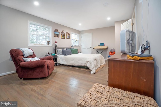 bedroom featuring light wood finished floors, baseboards, and recessed lighting