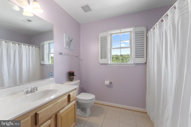 full bath with toilet, tile patterned flooring, visible vents, and baseboards