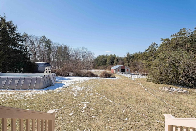 view of yard with an outbuilding and fence