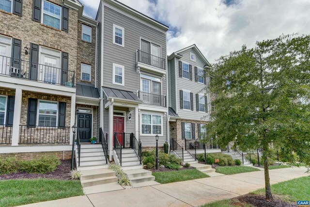 view of townhome / multi-family property