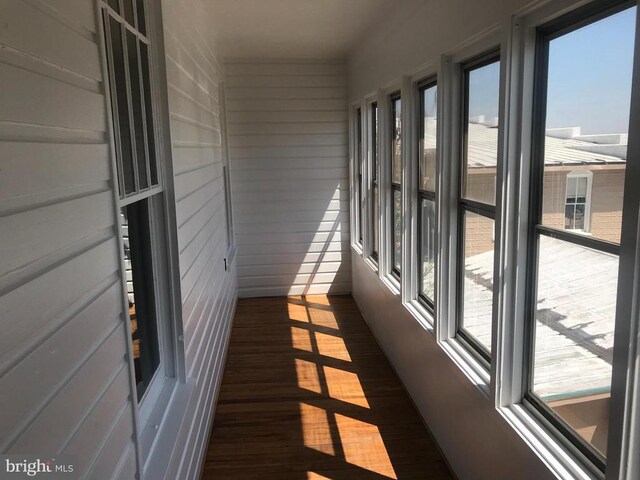 interior details with hardwood / wood-style floors