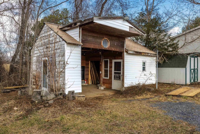 view of outdoor structure with an outdoor structure