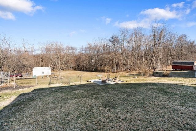 view of yard with an outbuilding and fence