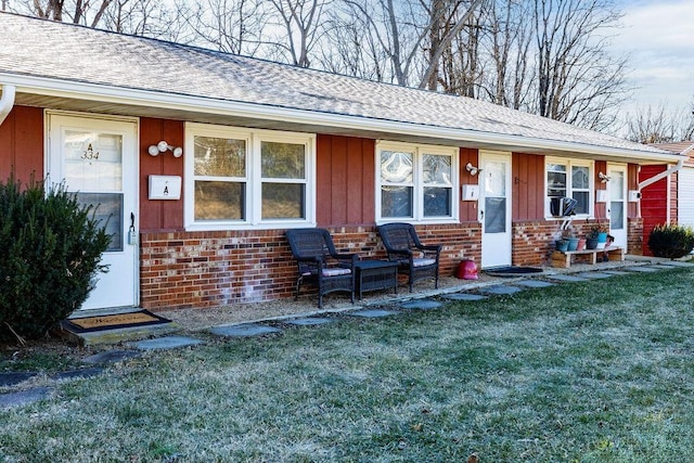 view of front facade with cooling unit and a front lawn