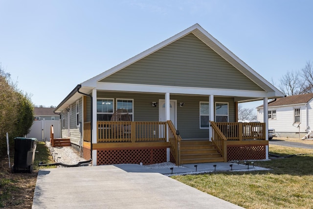 view of front of house featuring covered porch and a front yard