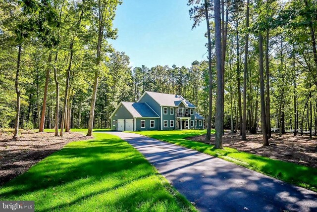 view of front of property with a front lawn