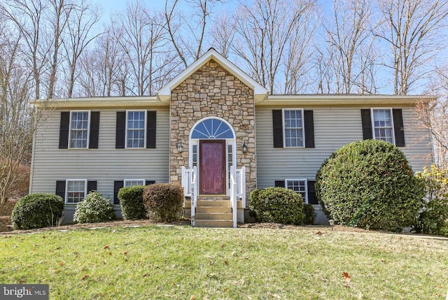 bi-level home featuring a front yard