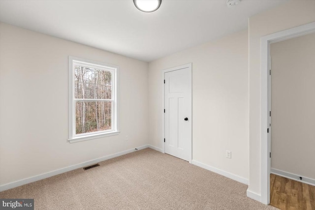 unfurnished room with carpet