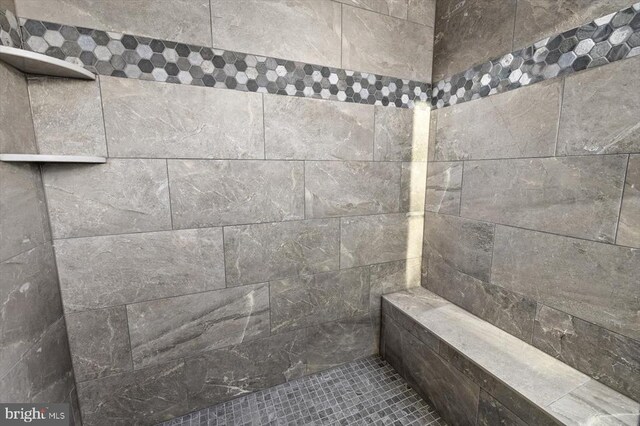 bathroom featuring tiled shower