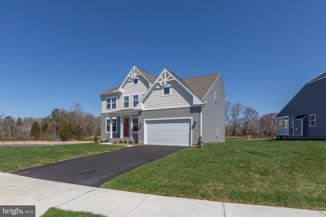 view of front of property featuring a front lawn