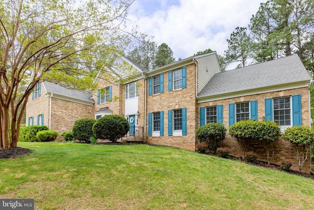 colonial inspired home with a front yard