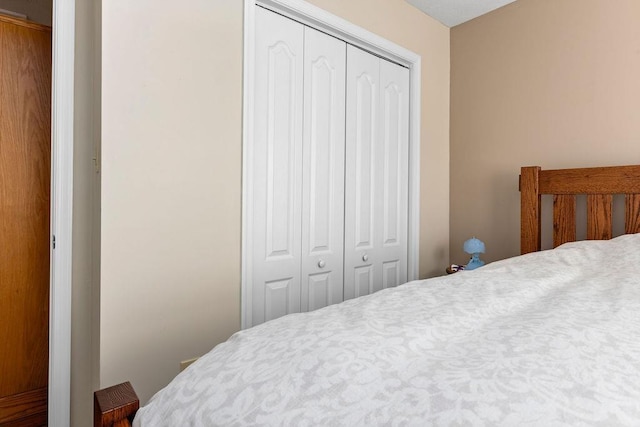 bedroom featuring a closet