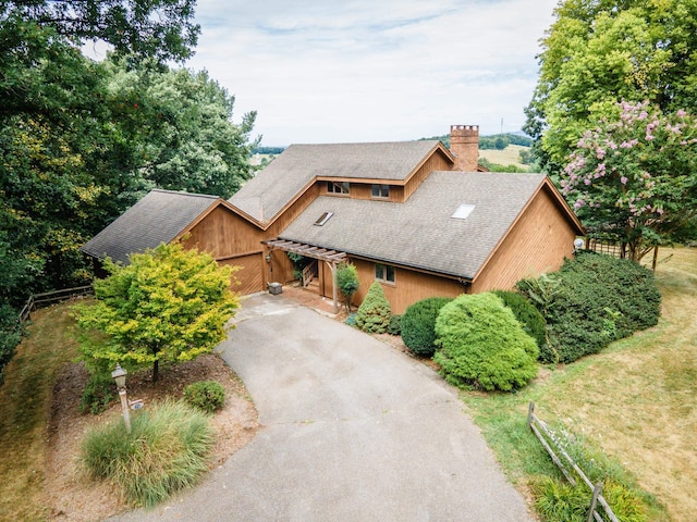 view of front of home featuring a garage