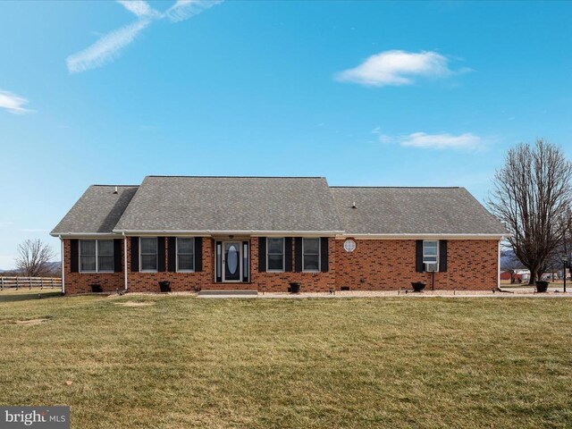 view of front facade with a front yard