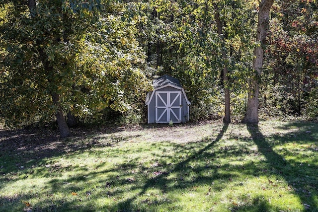 view of outbuilding with a yard