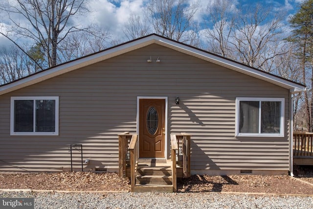 view of front facade featuring crawl space