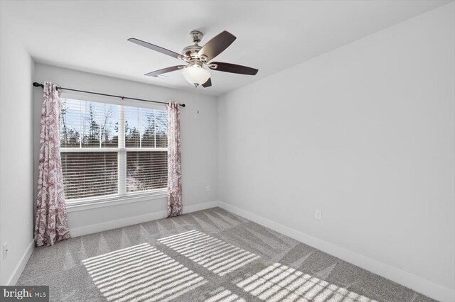 carpeted empty room featuring ceiling fan