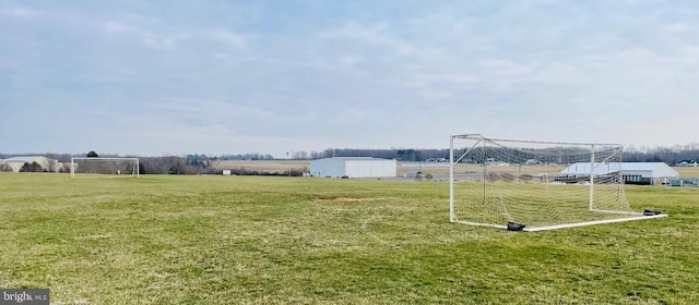 view of yard featuring a rural view