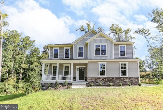 view of front of house with covered porch and a front yard