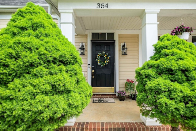 entrance to property with covered porch