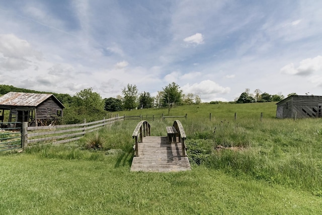 view of home's community featuring a rural view