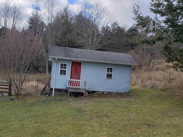 view of outdoor structure with a lawn