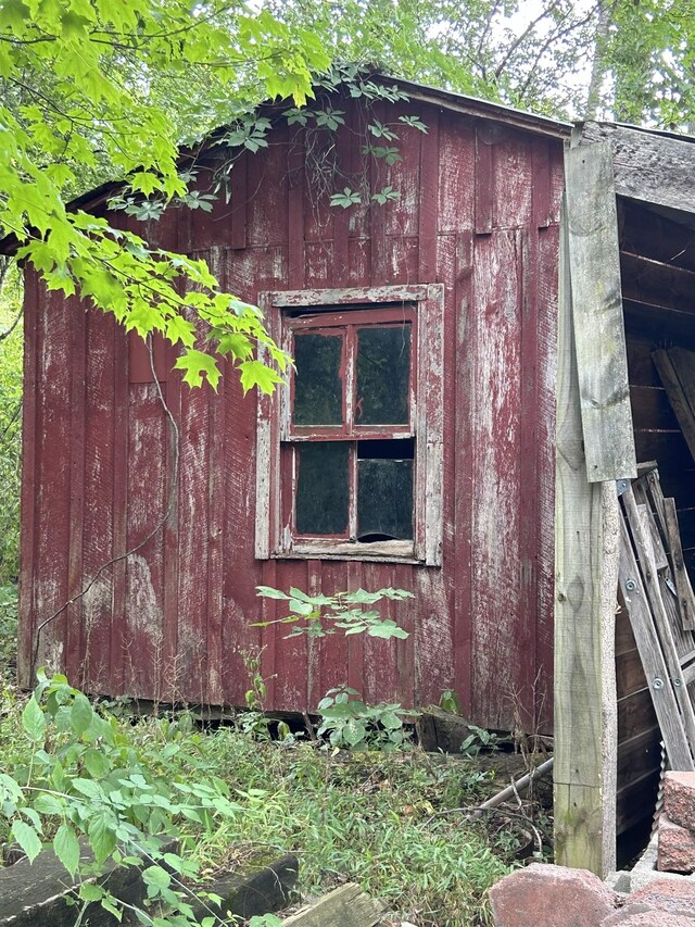 view of outdoor structure