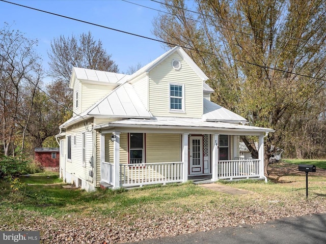 view of front facade featuring covered porch and a front lawn