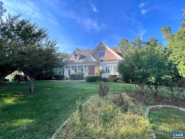 view of front facade with a front lawn