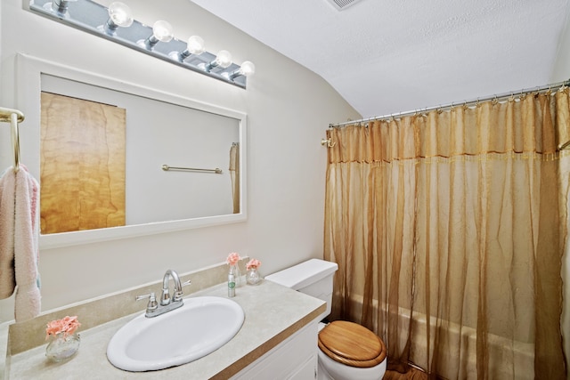 bathroom featuring vaulted ceiling, a textured ceiling, vanity, a shower with curtain, and toilet