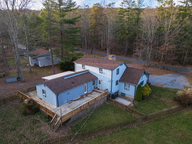 bird's eye view featuring a wooded view