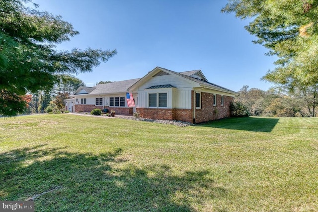 view of front of home with brick siding and a front lawn