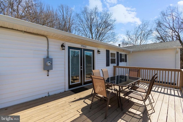 deck featuring outdoor dining space