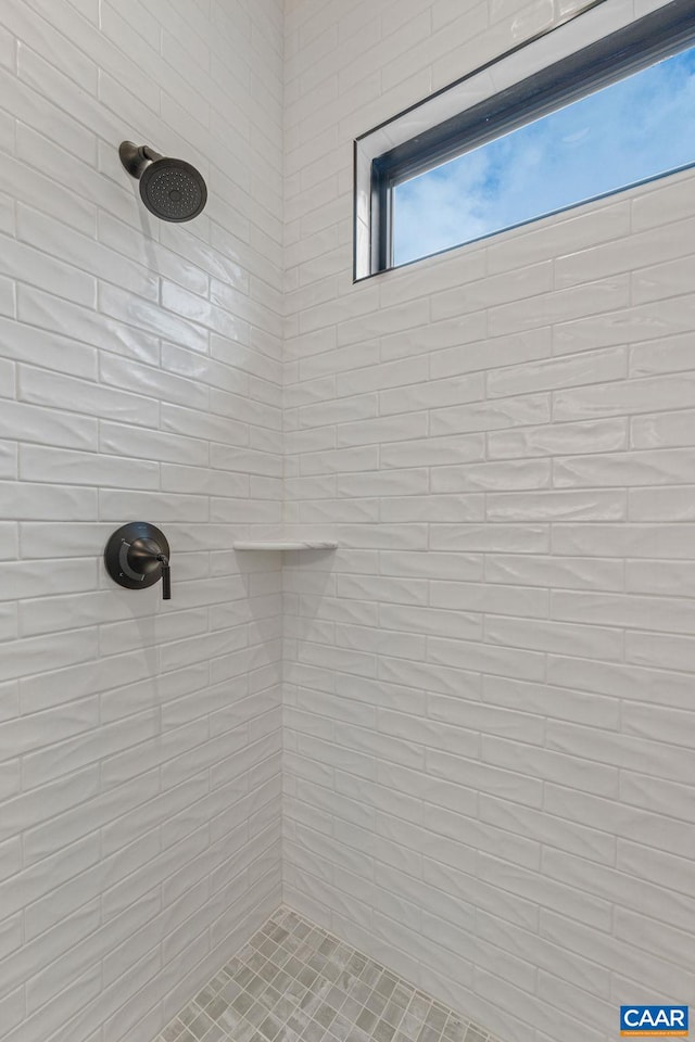 bathroom featuring a tile shower