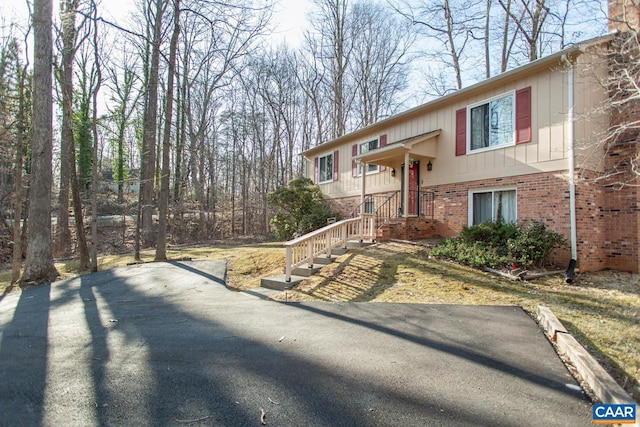 Listing photo 3 for 207 Pineridge Ln, Charlottesville VA 22911