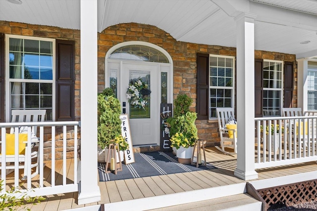 property entrance featuring a porch