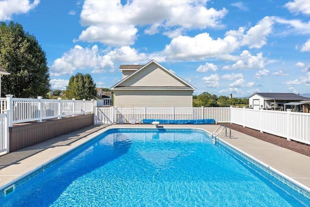 view of swimming pool